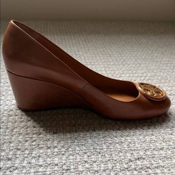 Tory Burch Caroline Medallion Logo Heels - Picture 3 of 7